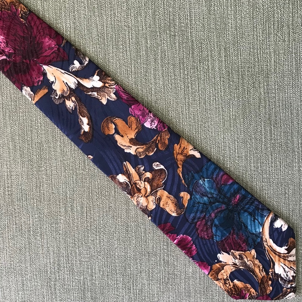 EUC 100% Polyester Towncraft Floral Tie Necktie